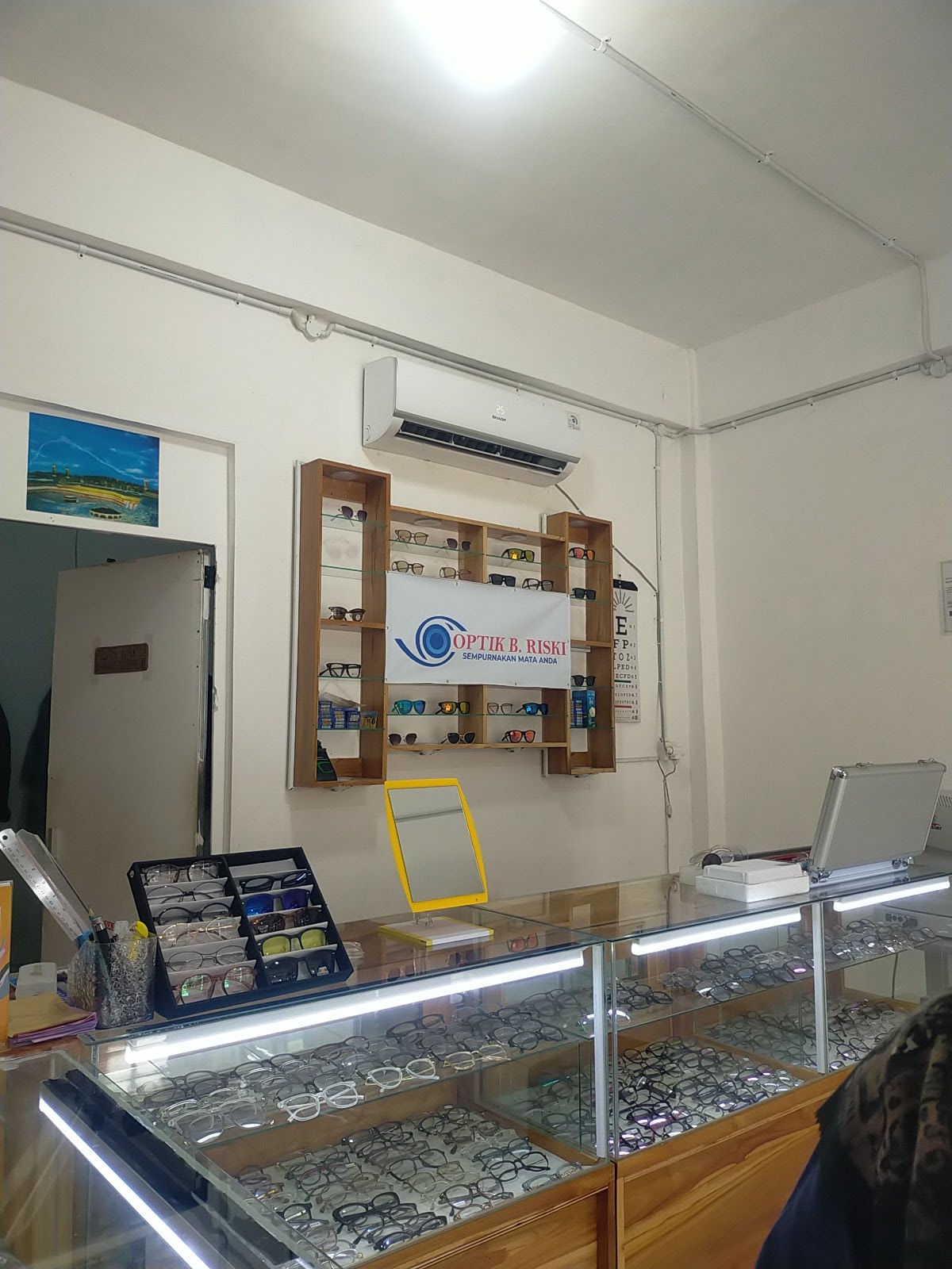 Optik B. Riski Pandeglang